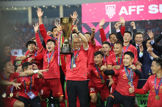 ĐT Việt Nam gặp thuận lợi và khó khăn gì khi AFF Cup bị hoãn?